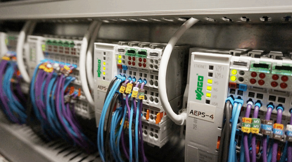PLC arrangement in a yacht monitoring system